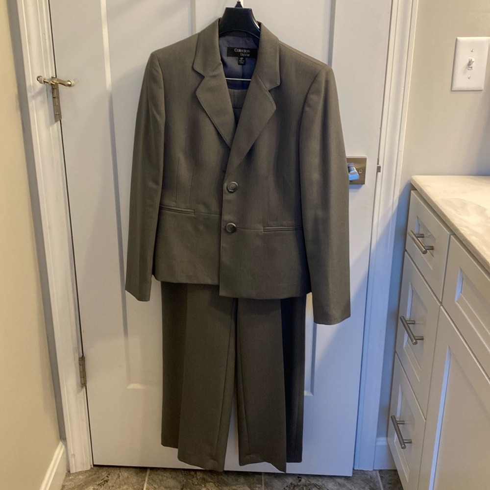 Gray suit - size 6P